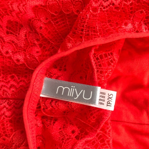 Red Miiyu onesie - Picture 5 of 5